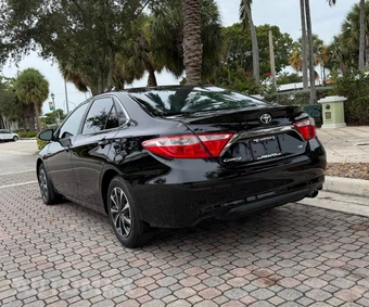 2016 Toyota Camry SE - miniatura 11