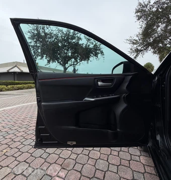 2016 Toyota Camry SE - miniatura 16