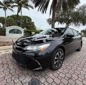 2016 Toyota Camry SE - miniatura 2