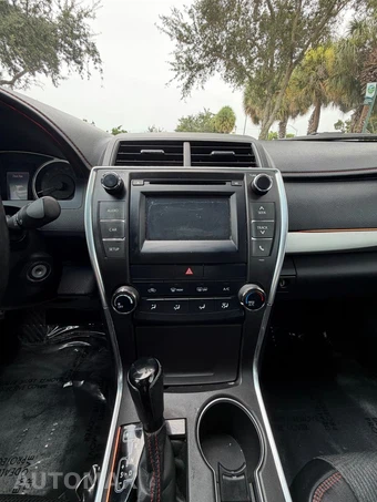 2016 Toyota Camry SE - miniatura 25