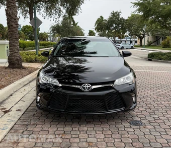2016 Toyota Camry SE - miniatura 4