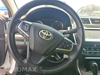 2016 Toyota Camry SE - miniatura 10