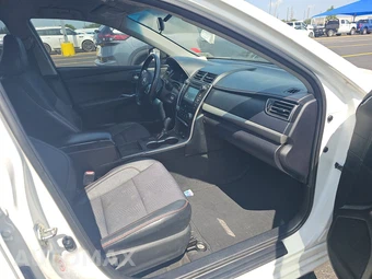 2016 Toyota Camry SE - miniatura 8
