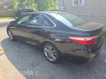 2016 Toyota Camry SE – miniatura 2