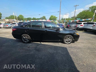 2016 Toyota Camry SE – miniatura 4