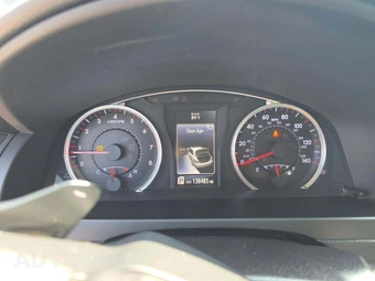 2016 Toyota Camry SE – miniatura 9