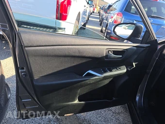 2016 Toyota Camry SE - miniatura 9