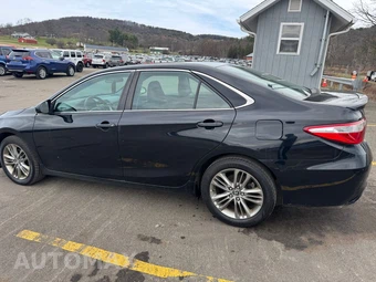 2016 Toyota Camry SE - miniatura 10