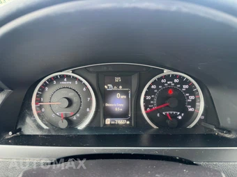 2016 Toyota Camry SE - miniatura 13