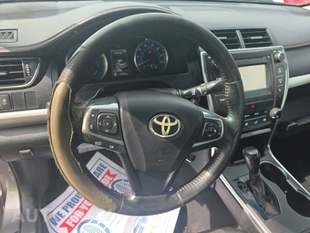 2016 Toyota Camry SE - miniatura 10