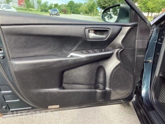 2016 Toyota Camry SE - miniatura 16