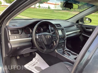 2016 Toyota Camry SE - miniatura 17