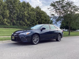 2016 Toyota Camry SE - miniatura 2