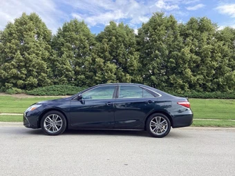 2016 Toyota Camry SE - miniatura 3