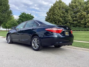 2016 Toyota Camry SE - miniatura 8