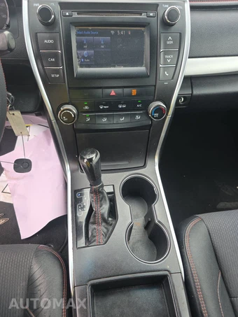 2016 Toyota Camry SE - miniatura 11