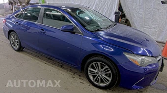 2016 Toyota Camry SE – miniatura 3