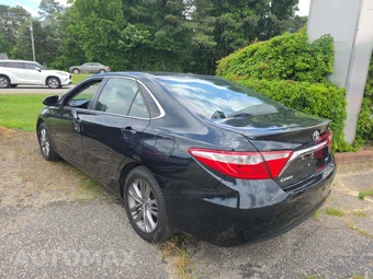 2016 Toyota Camry SE - miniatura 2