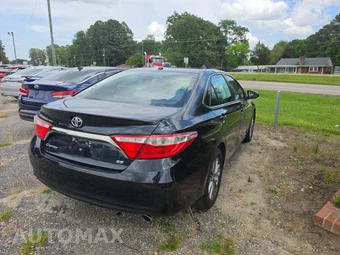 2016 Toyota Camry SE - miniatura 3