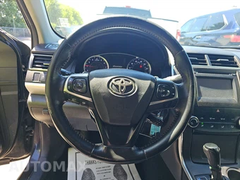 2016 Toyota Camry SE - miniatura 10