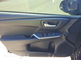 2016 Toyota Camry SE - miniatura 9