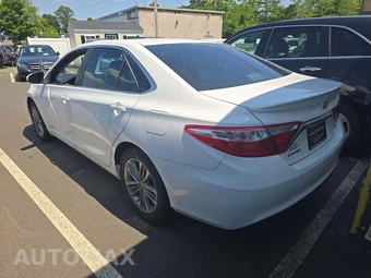 2016 Toyota Camry SE – miniatura 2