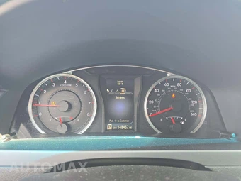 2016 Toyota Camry SE – miniatura 9