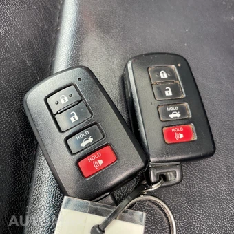 2016 Toyota Camry XLE - miniatura 12