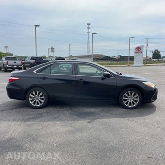 2016 Toyota Camry XLE - miniatura 4