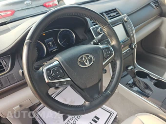 2016 Toyota Camry XLE – miniatura 10