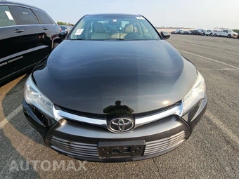 2016 Toyota Camry XLE – miniatura 2