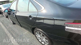 2016 Toyota Camry XLE – miniatura 24