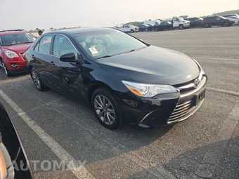 2016 Toyota Camry XLE – miniatura 3