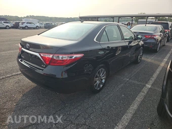 2016 Toyota Camry XLE – miniatura 4