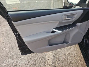 2016 Toyota Camry XLE – miniatura 9