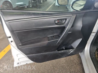 2016 Toyota Corolla L – miniatura 9