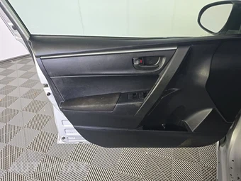 2016 Toyota Corolla L – miniatura 9