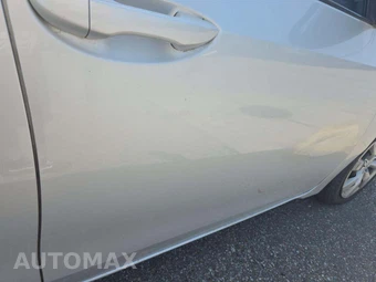 2016 Toyota Corolla LE – miniatura 21