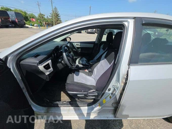 2016 Toyota Corolla LE – miniatura 3