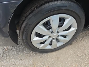 2016 Toyota Corolla LE – miniatura 10