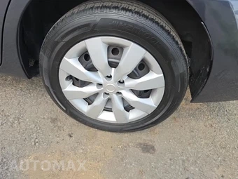 2016 Toyota Corolla LE – miniatura 11
