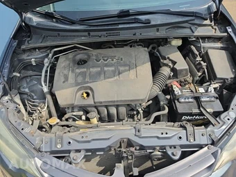 2016 Toyota Corolla LE – miniatura 18