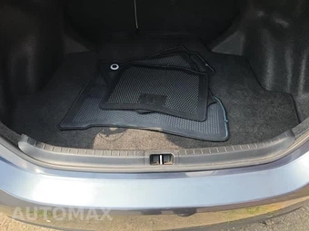 2016 Toyota Corolla LE – miniatura 19