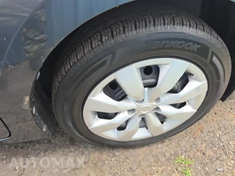 2016 Toyota Corolla LE – miniatura 9