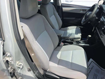 2016 Toyota Corolla LE – miniatura 18
