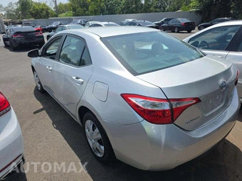 2016 Toyota Corolla LE – miniatura 2
