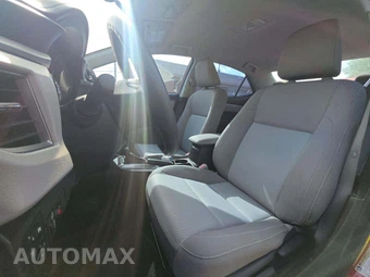 2016 Toyota Corolla LE – miniatura 3