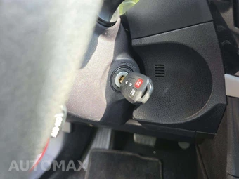 2016 Toyota Corolla LE – miniatura 5