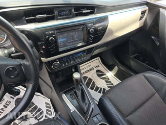 2016 Toyota Corolla LE – miniatura 10