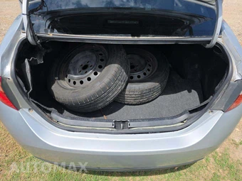 2016 Toyota Corolla LE – miniatura 14